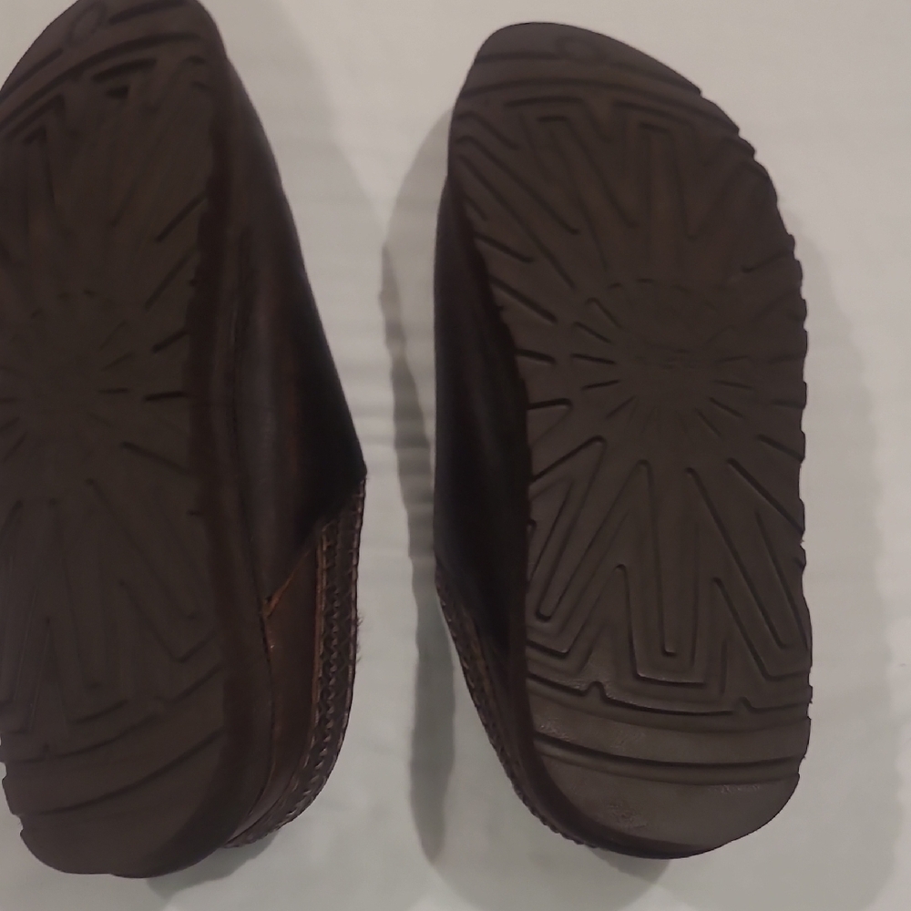 UGG Men's Dark Brown Leather Slip-On Clogs with Shearling - Picture 4 of 5